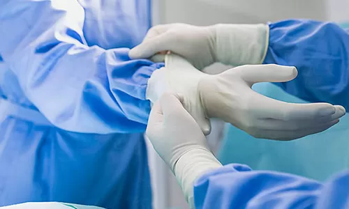 دستکش های پزشکی و اهمیت استفاده از آن ها